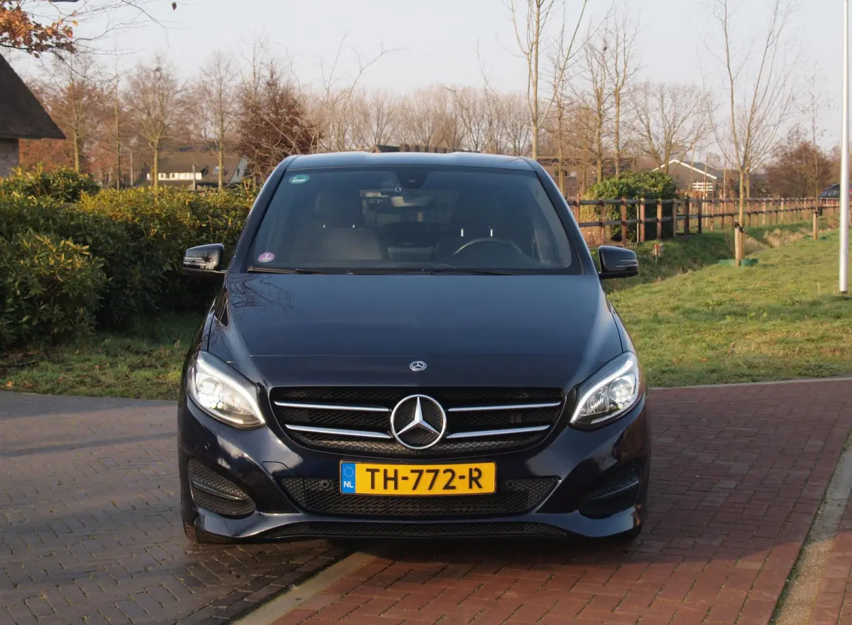 180 Ambition LED | Automaat | Sports Tourer | Night-pakket | Zwarte hemel bekleding