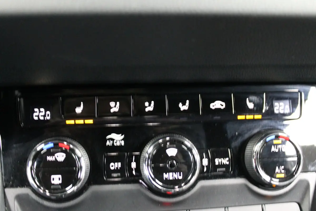 1.5 TSI ACT Sportline Business|Rijklaar prijs|Elek. Trekhaak|Camera|Carplay|ACC|Stoel verw.|