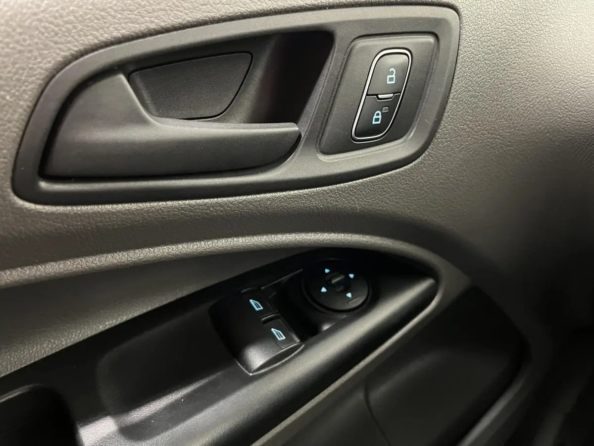 1.5 EcoBlue L2 Trend Automaat Airco Radio Cruise Control Parkeersensoren Achterklep Verwarmbare voorstoelen