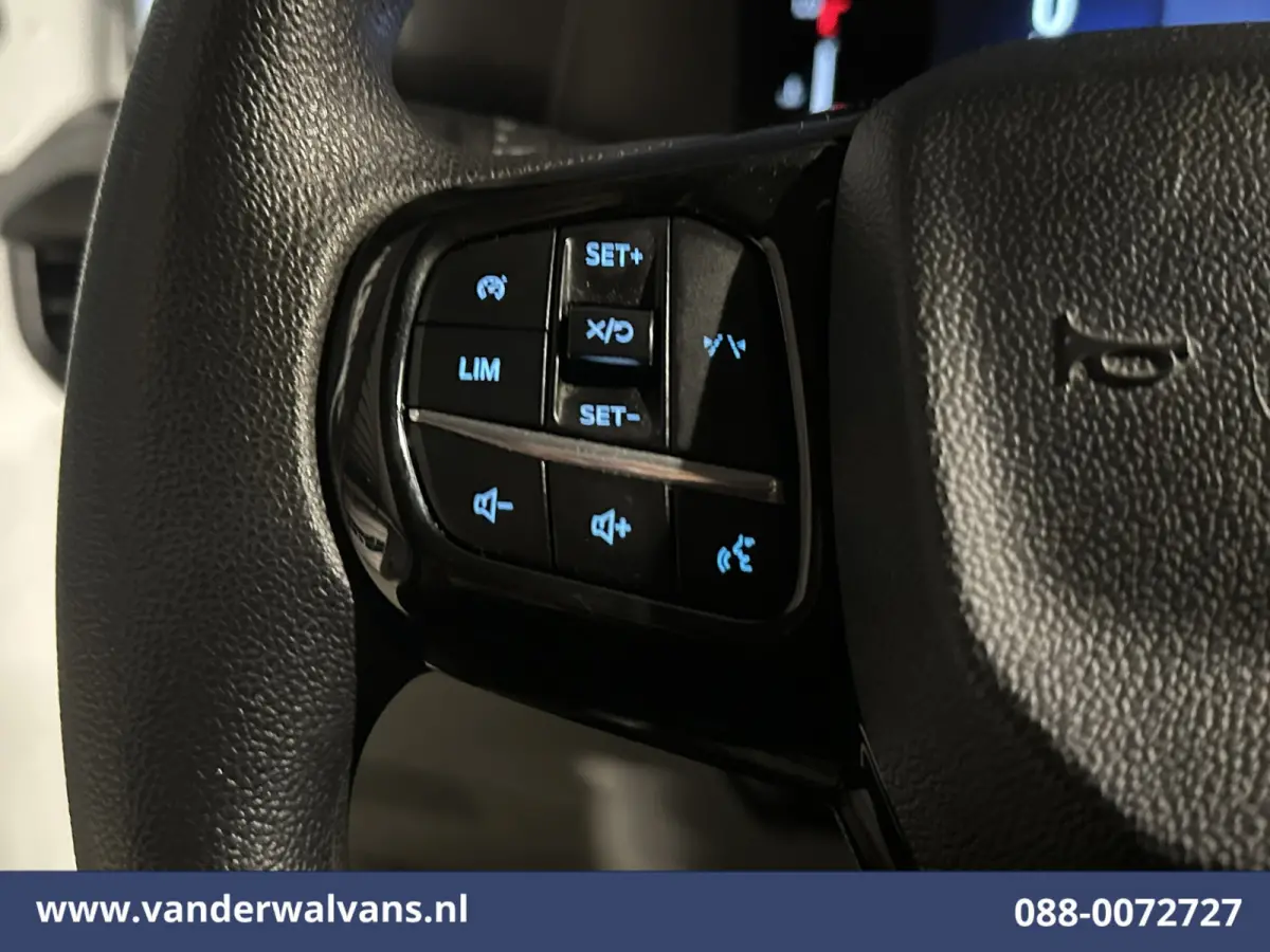 2.0 TDCI 136pk L2H1 Euro6 Airco | Camera | Apple Carplay | LED Android Auto, Cruisecontrol, Verwarmde voorruit, Parkeersensoren, Bijrijdersbank, 2740kg trekvermogen