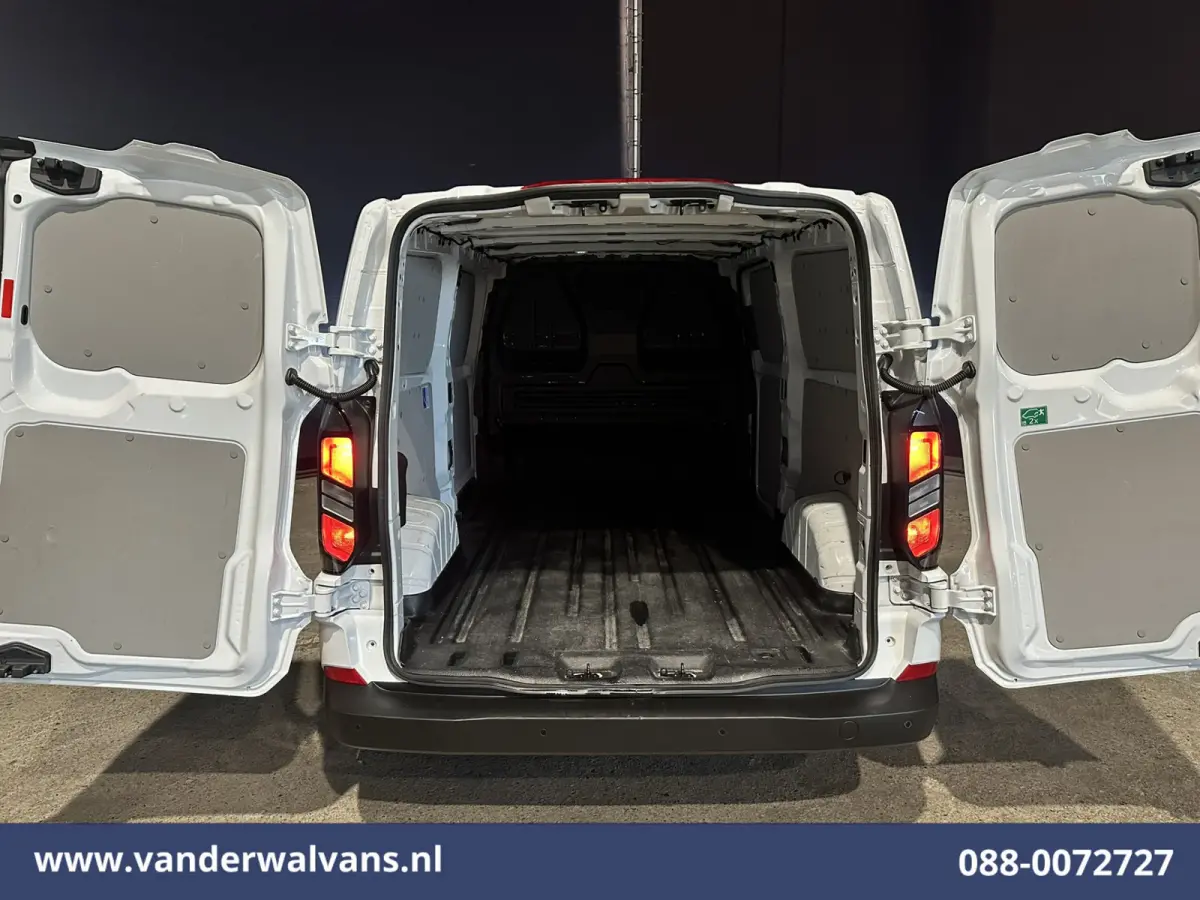 2.0 TDCI 136pk L2H1 Euro6 Airco | Camera | Apple Carplay | LED Android Auto, Cruisecontrol, Verwarmde voorruit, Parkeersensoren, Bijrijdersbank, 2740kg trekvermogen