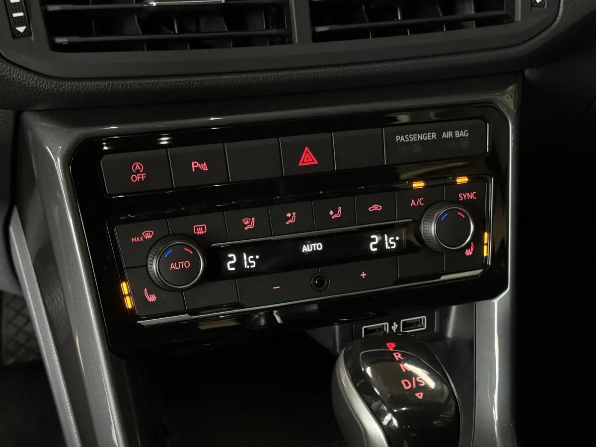 1.0 TSI 115pk DSG Style | Navi | Carplay | 17"| Camera | Led Koplampen | Stoelverwarming | 100% Volkswagen Onderhouden!