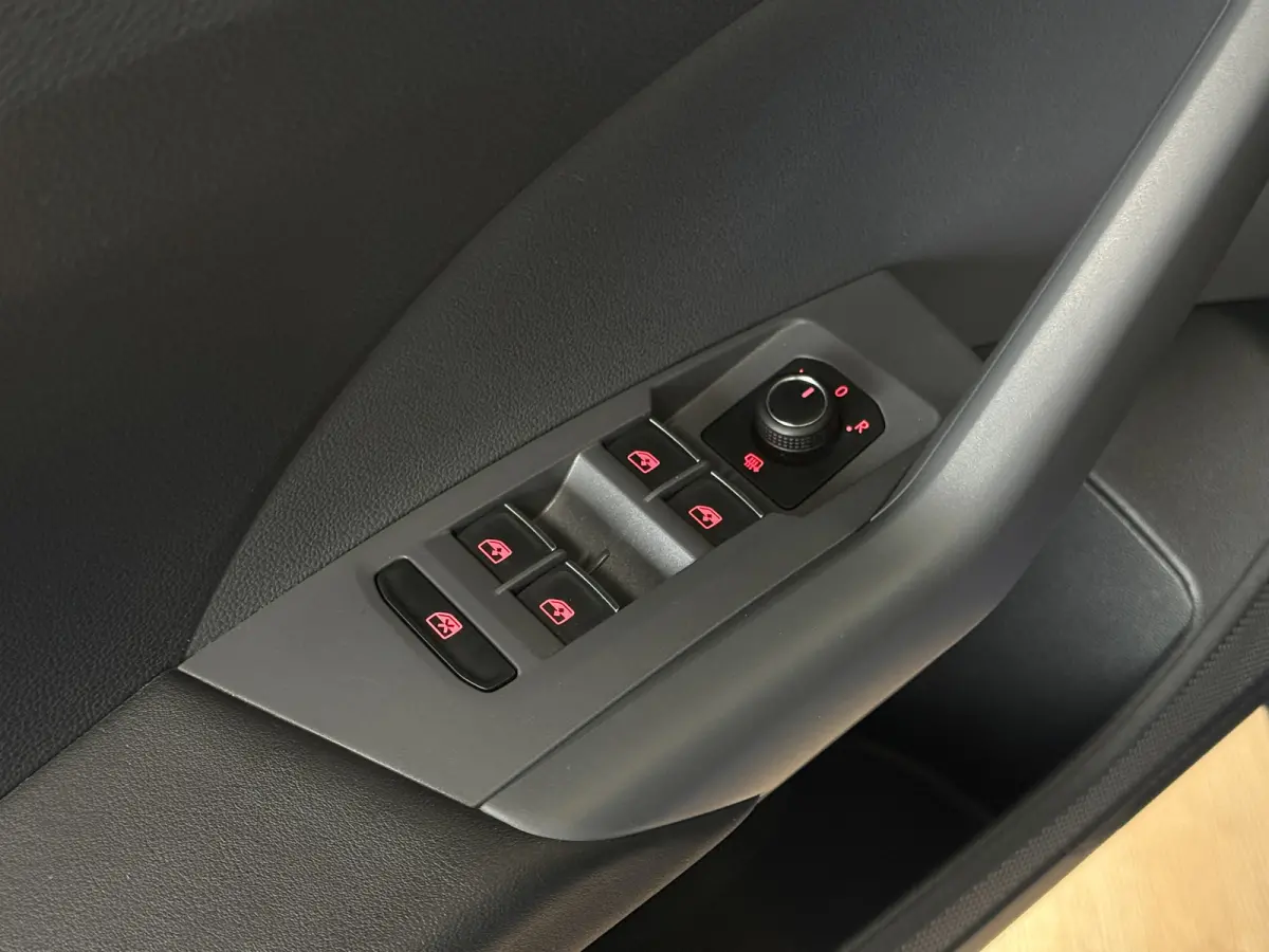 1.0 TSI 115pk DSG Style | Navi | Carplay | 17"| Camera | Led Koplampen | Stoelverwarming | 100% Volkswagen Onderhouden!
