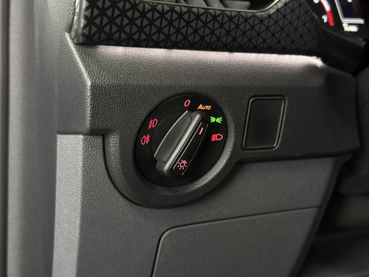 1.0 TSI 115pk DSG Style | Navi | Carplay | 17"| Camera | Led Koplampen | Stoelverwarming | 100% Volkswagen Onderhouden!