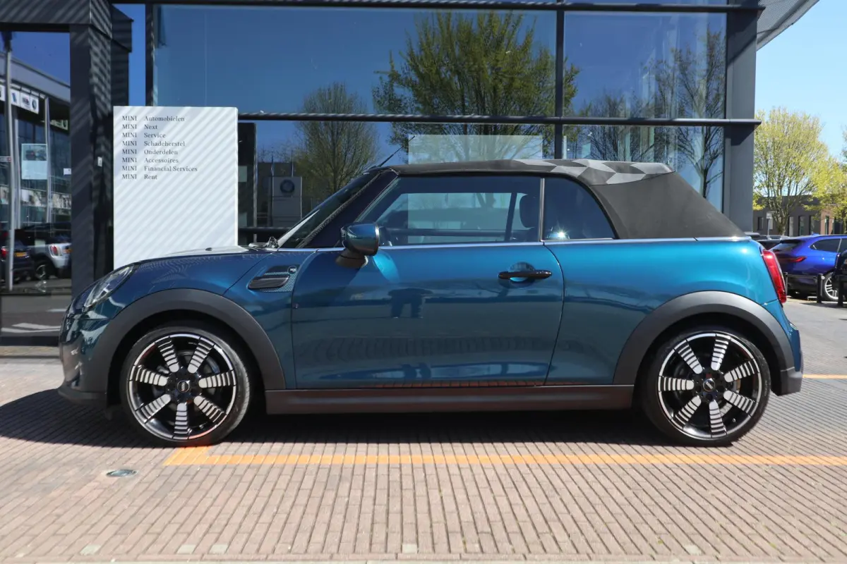 1.5 Cooper | 18" LM Pulse Spoke | MINI Sidewalk Uitvoering | Deep Laguna