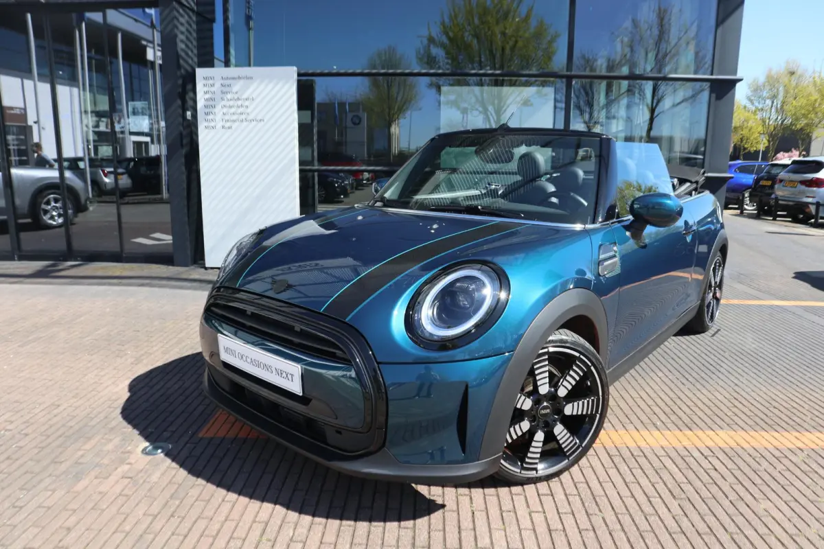 1.5 Cooper | 18" LM Pulse Spoke | MINI Sidewalk Uitvoering | Deep Laguna