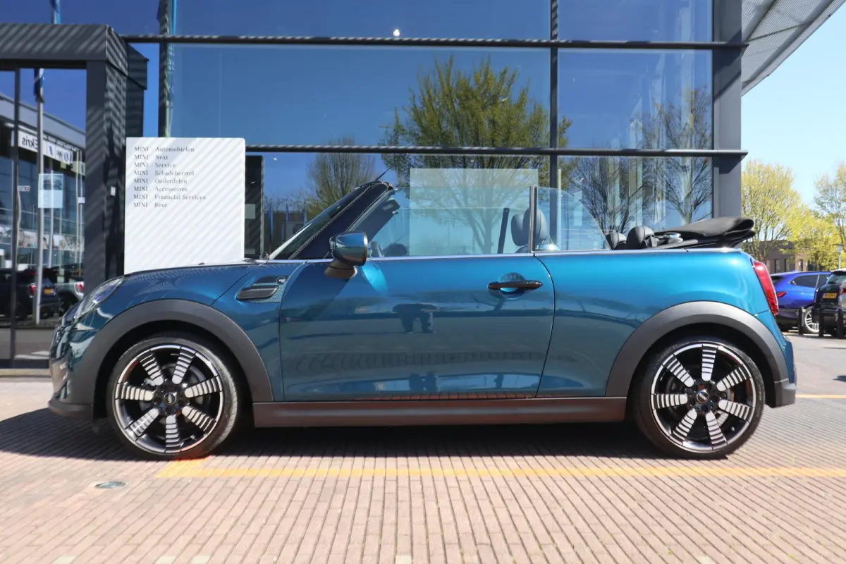 1.5 Cooper | 18" LM Pulse Spoke | MINI Sidewalk Uitvoering | Deep Laguna