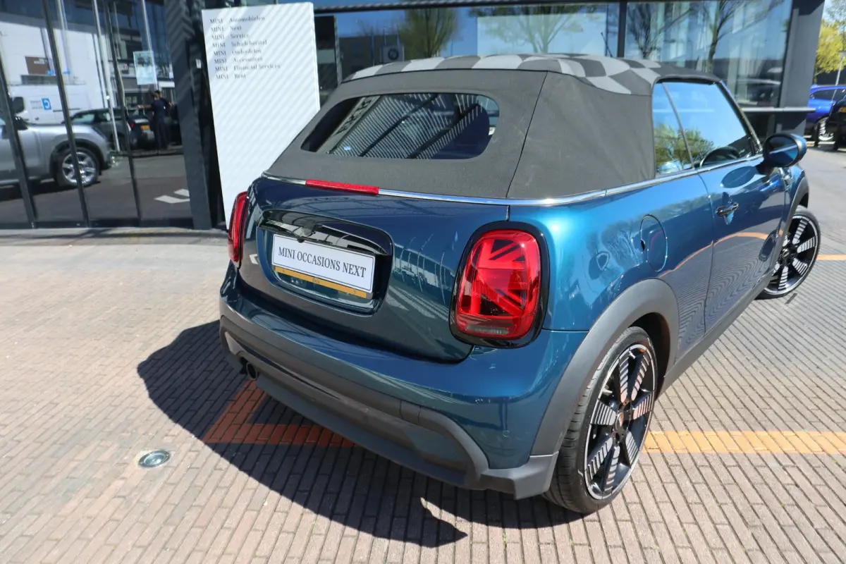 1.5 Cooper | 18" LM Pulse Spoke | MINI Sidewalk Uitvoering | Deep Laguna