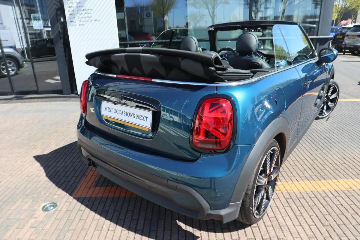 1.5 Cooper | 18" LM Pulse Spoke | MINI Sidewalk Uitvoering | Deep Laguna