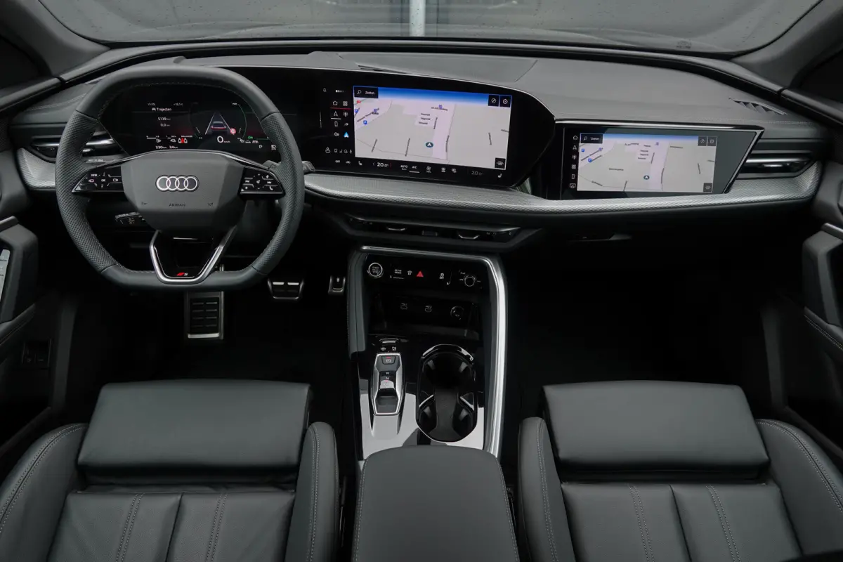 e-hybrid 367Pk | S-Line | MMI Bijrijdersdisplay | Tech Plus | 360° Camera | Trekhaak | 21'' | Tambora Grey | Quattro