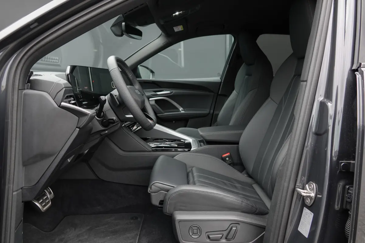 e-hybrid 367Pk | S-Line | MMI Bijrijdersdisplay | Tech Plus | 360° Camera | Trekhaak | 21'' | Tambora Grey | Quattro