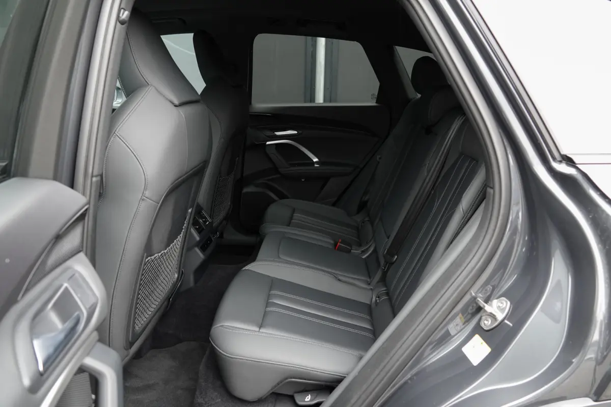e-hybrid 367Pk | S-Line | MMI Bijrijdersdisplay | Tech Plus | 360° Camera | Trekhaak | 21'' | Tambora Grey | Quattro
