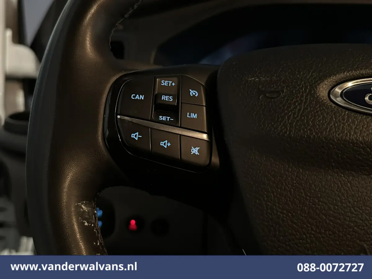 2.0 TDCI 130pk L2H1 Euro6 Airco | Camera | 2800kg Trekhaak | LED | Android Auto Cruisecontrol, Verwarmde voorruit, Stoelverwarming, Parkeersensoren, Bijrijdersbank