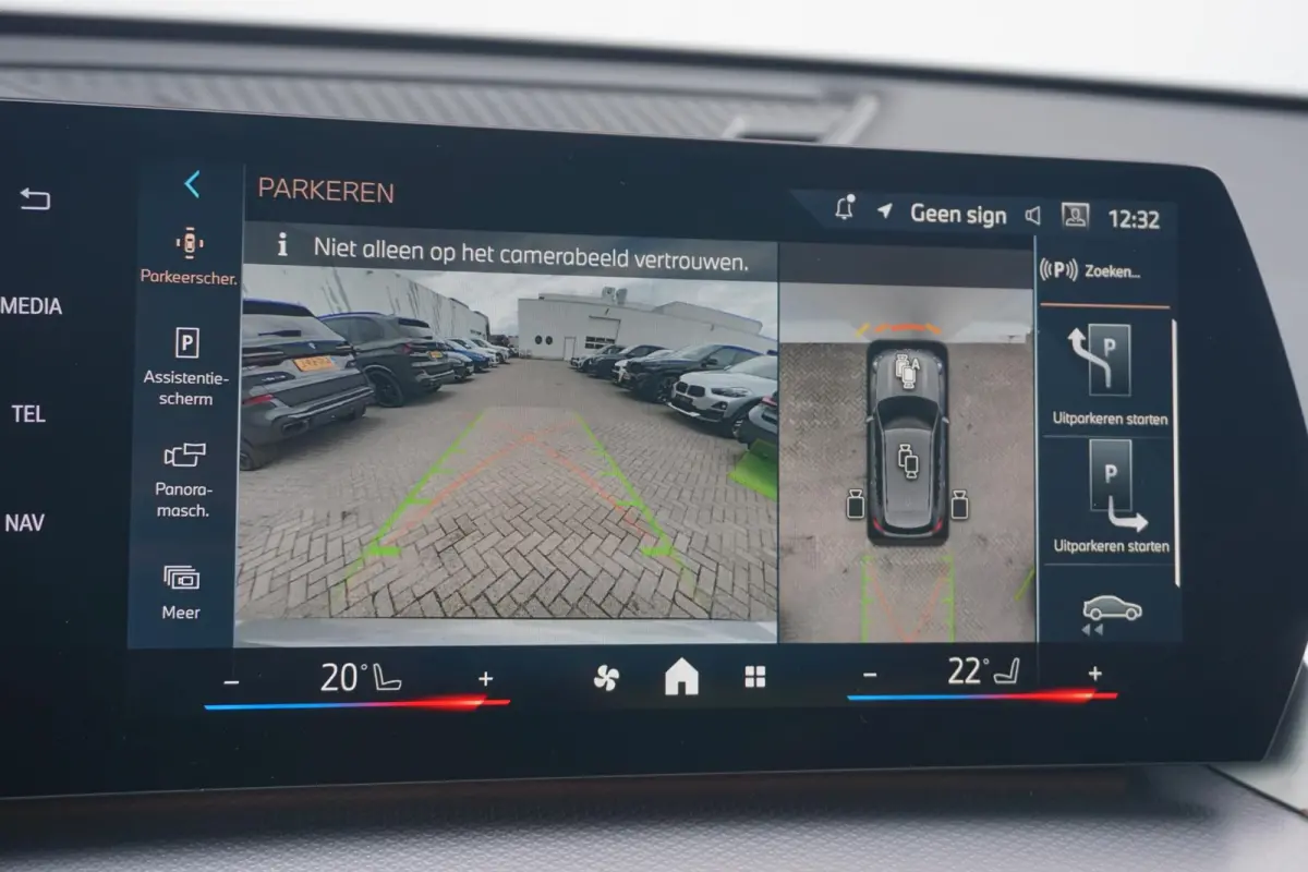 xDrive23i | M Sportpakket | Trekhaak | Harman Kardon | Driving Assistant Professional | Elektrisch verstelbare stoelen