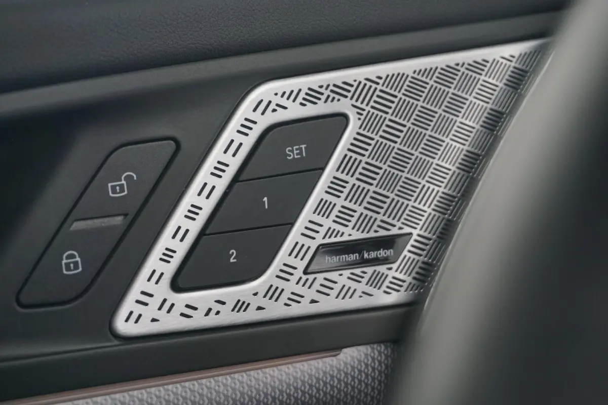 xDrive23i | M Sportpakket | Trekhaak | Harman Kardon | Driving Assistant Professional | Elektrisch verstelbare stoelen