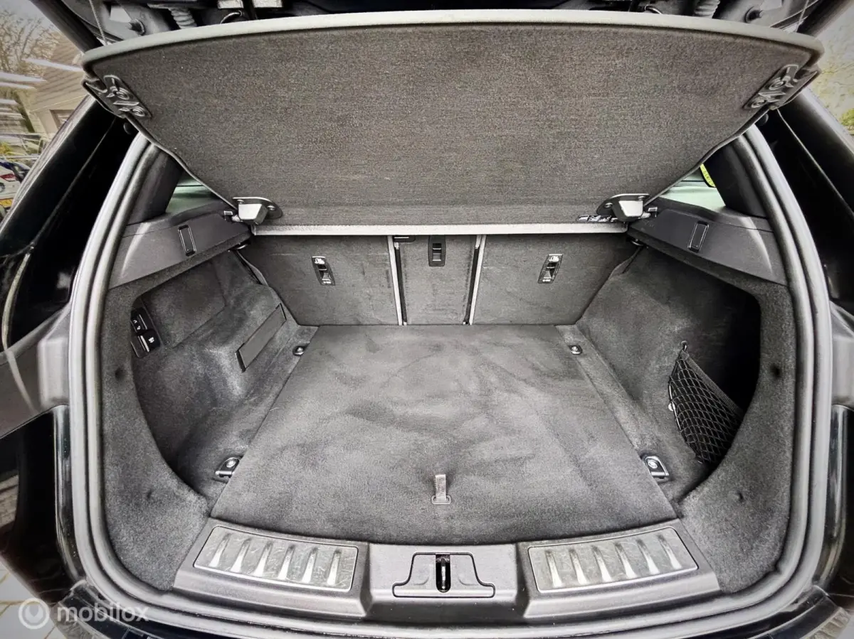2.0 P300 AWD R-Dynamic. VOL OPTIES!