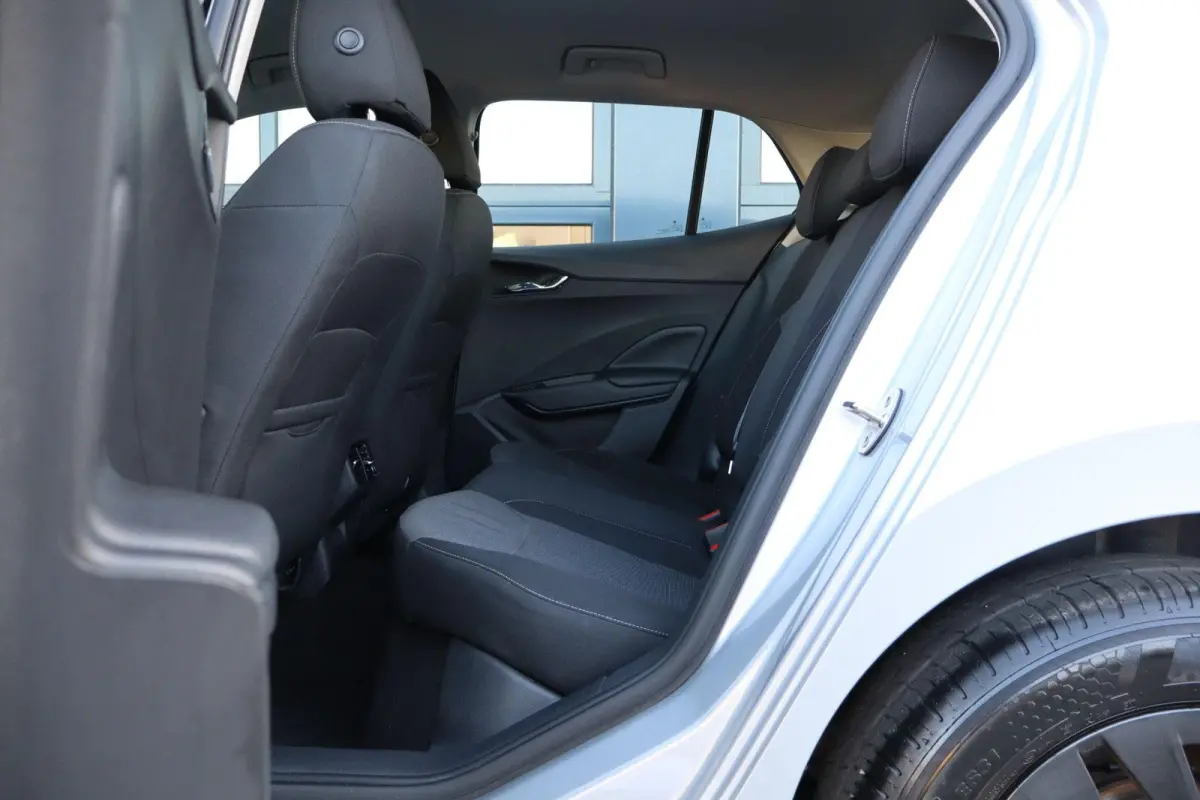 1.0 TSI 95pk Business Edition | Achteruitrijcamera | Cruise Control | Stoelverwarming