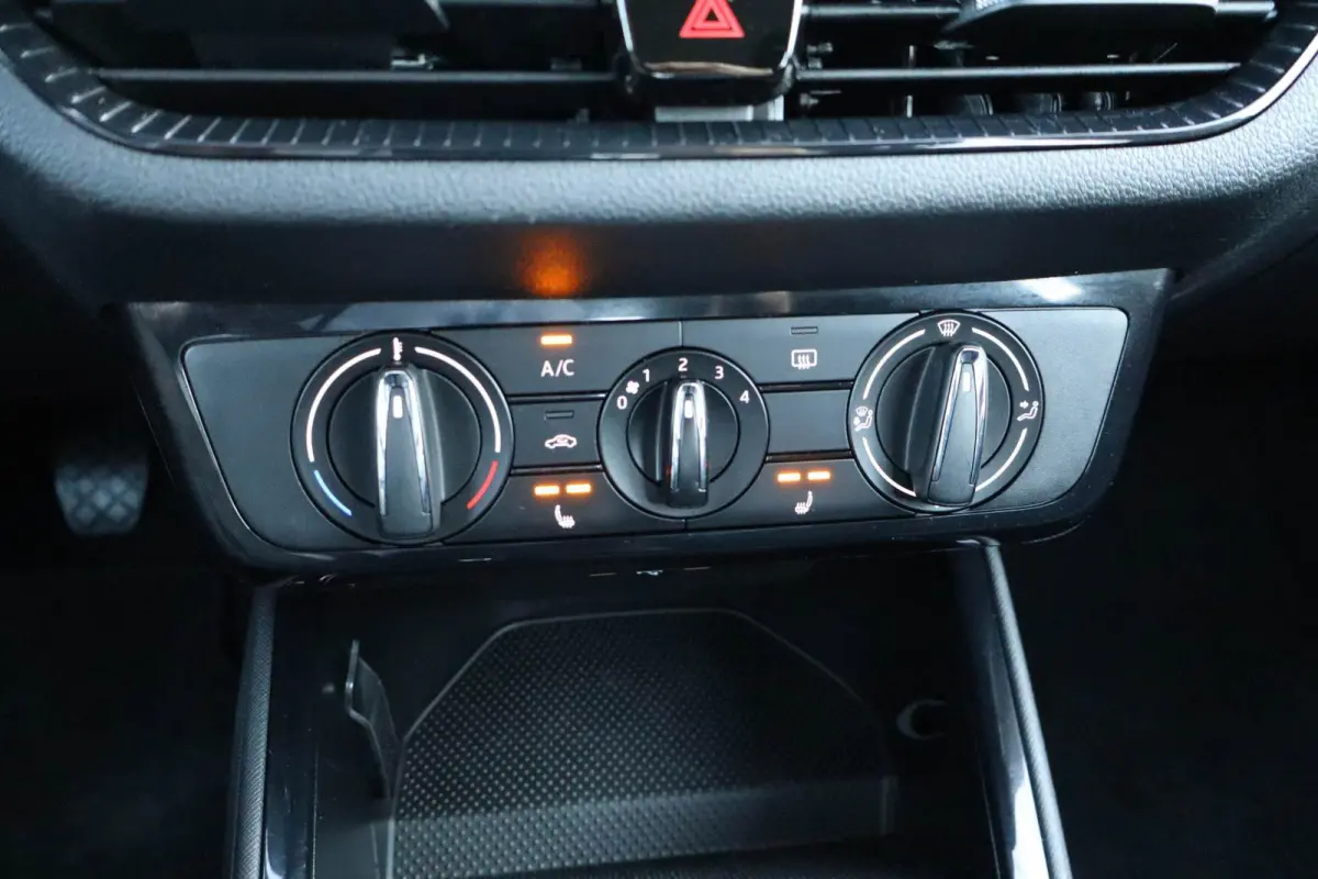 1.0 TSI 95pk Business Edition | Achteruitrijcamera | Cruise Control | Stoelverwarming