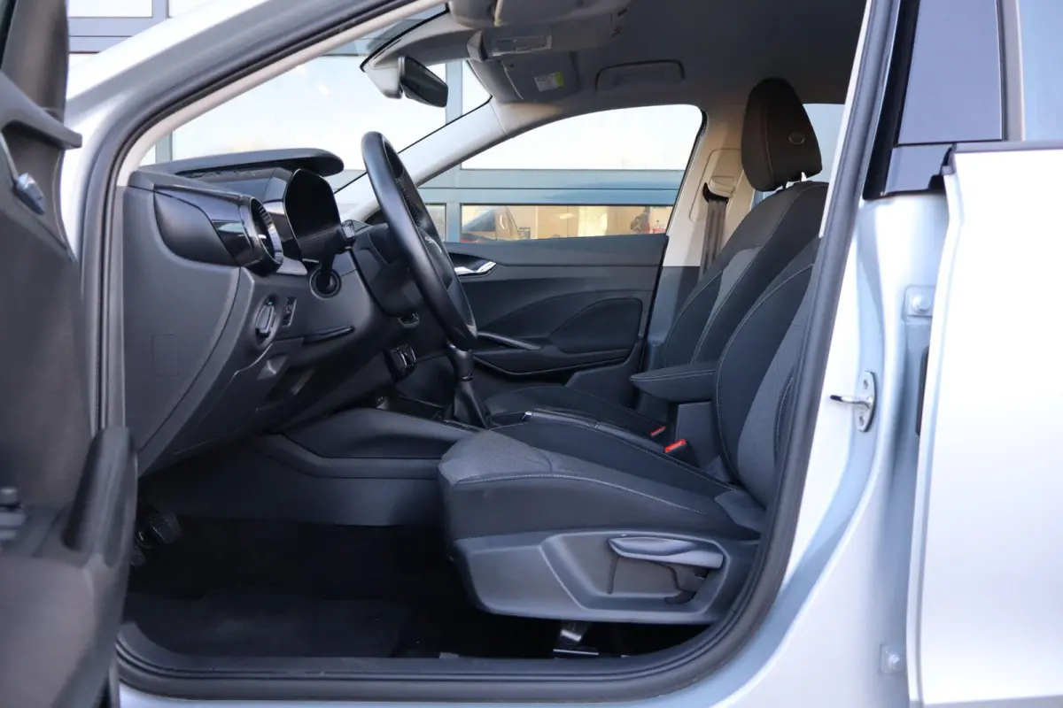 1.0 TSI 95pk Business Edition | Achteruitrijcamera | Cruise Control | Stoelverwarming
