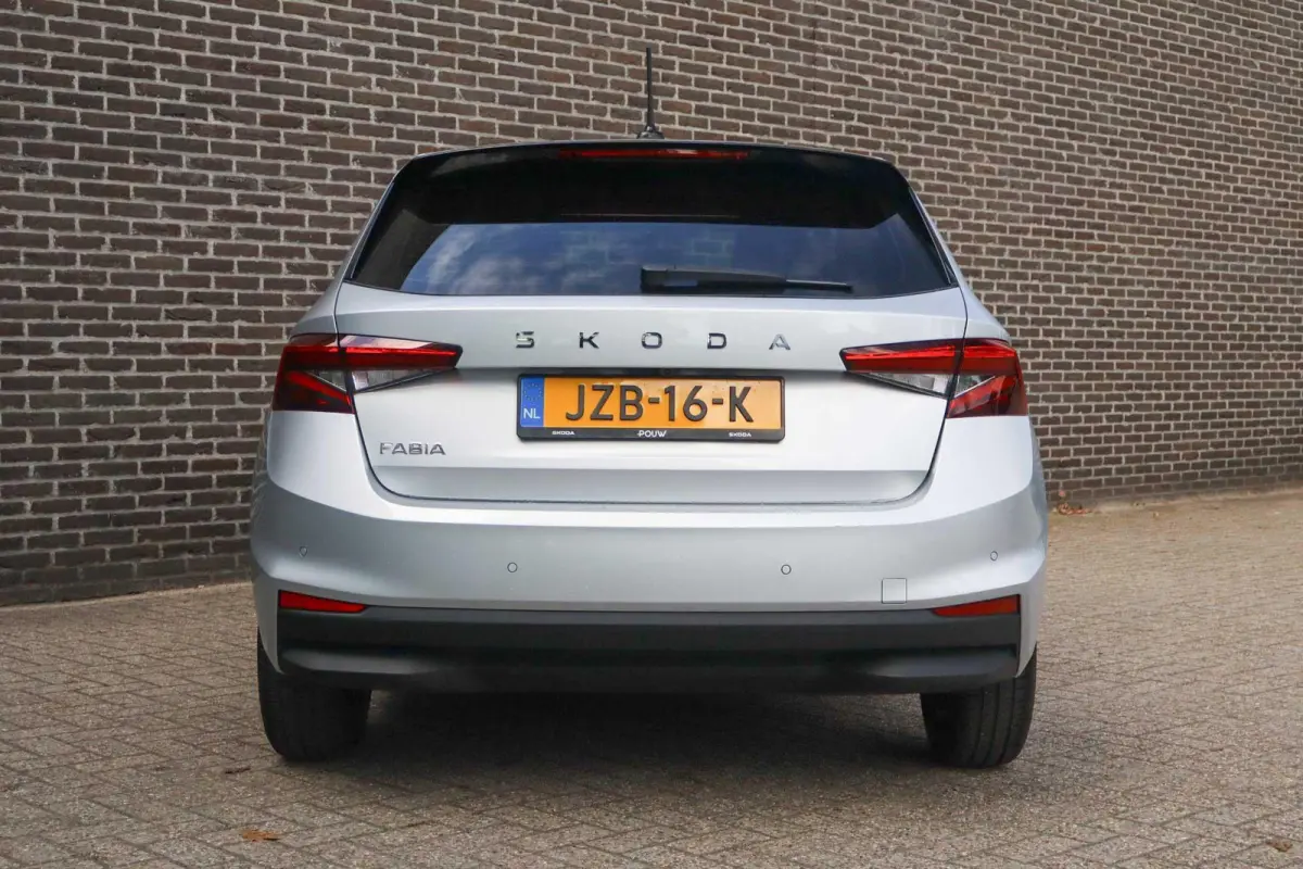1.0 TSI 95pk Business Edition | Achteruitrijcamera | Cruise Control | Stoelverwarming