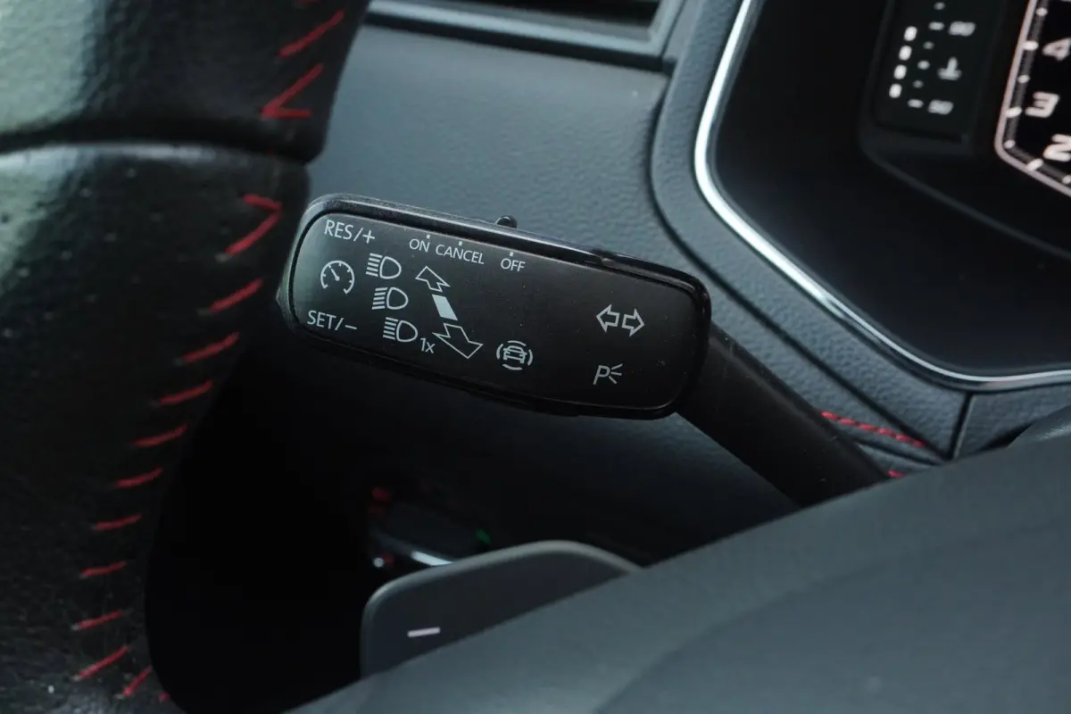 1.0 TSI 116PK FR Business Intense Plus+Leder+Vitrual+Navigatie+camera+stoel-verw+18"lmv = AUTOMAAT= SUPER !!