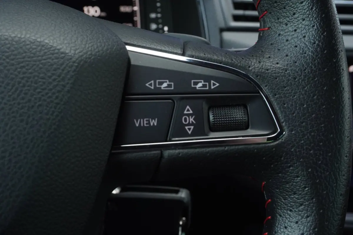 1.0 TSI 116PK FR Business Intense Plus+Leder+Vitrual+Navigatie+camera+stoel-verw+18"lmv = AUTOMAAT= SUPER !!