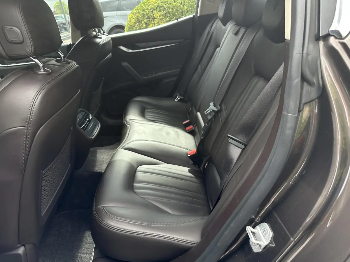 3.0 V6 D Leer Navi 20”