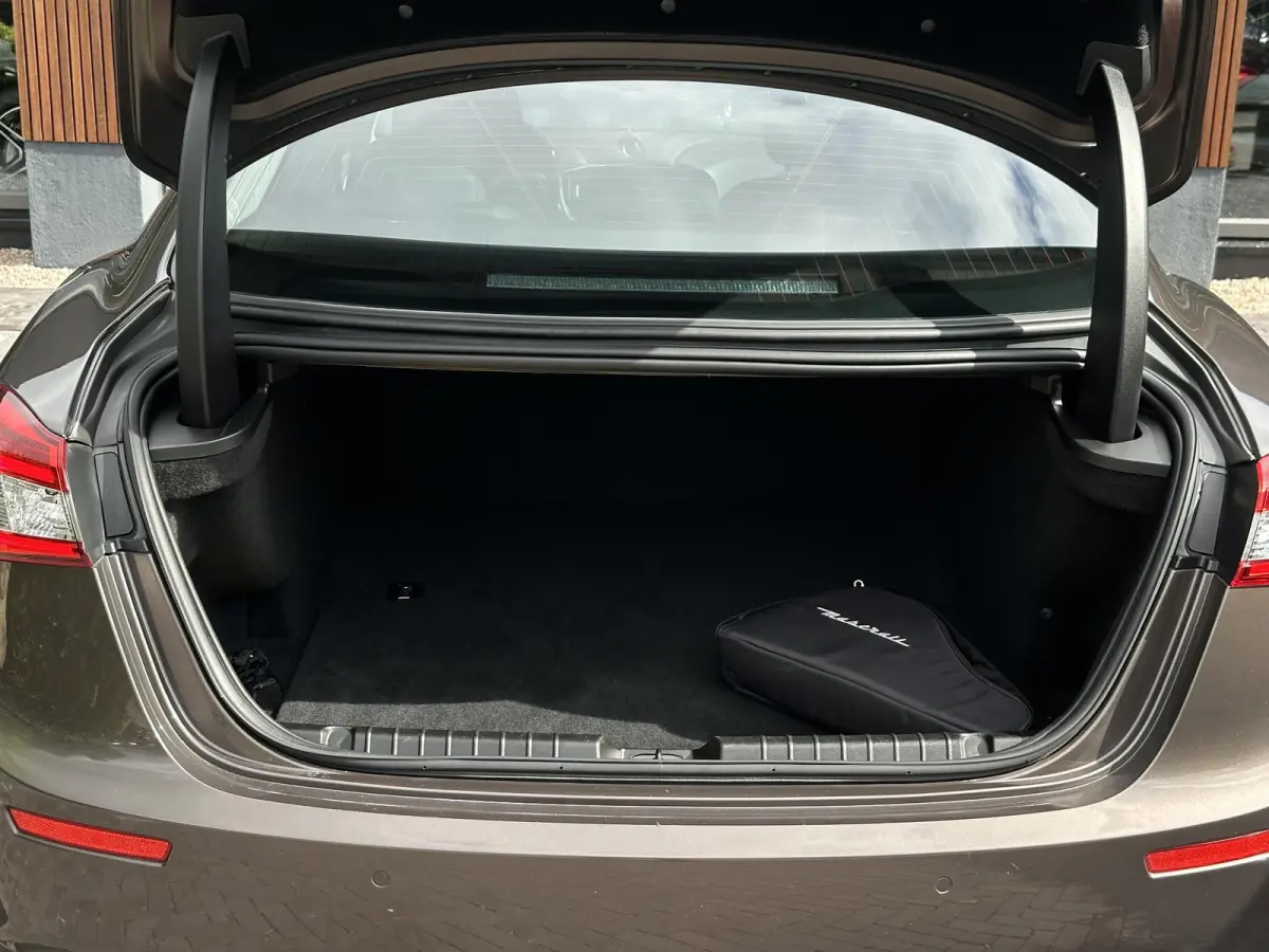 3.0 V6 D Leer Navi 20”
