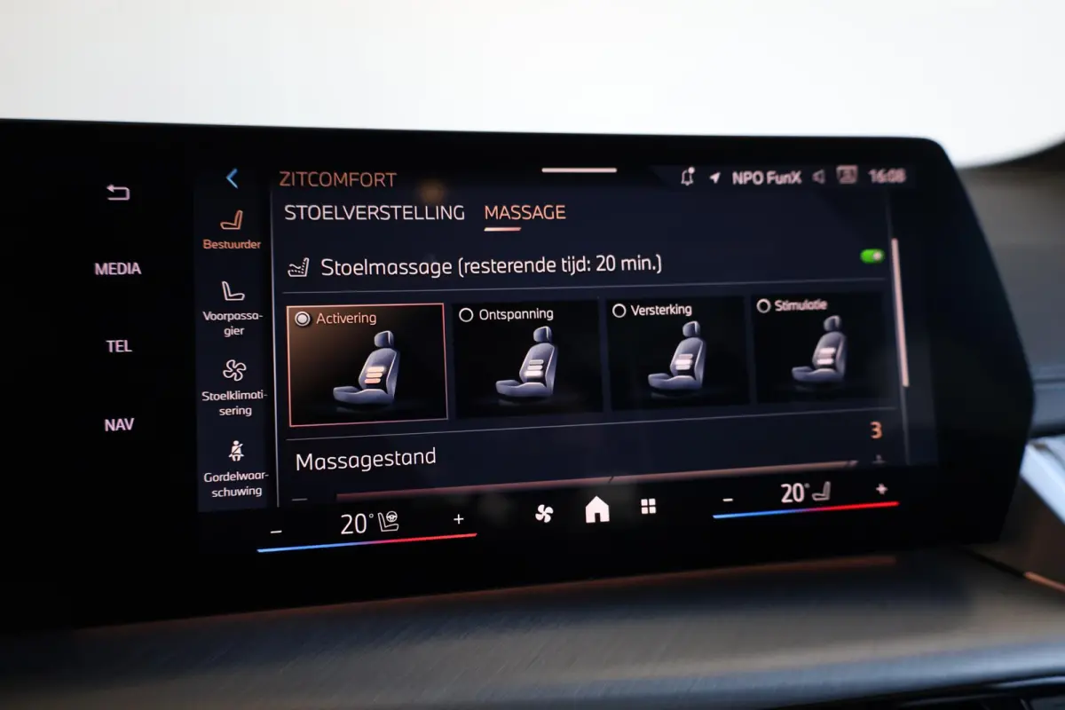 225e xDrive | M Sport Pro | Panoramadak | Head-Up Display | Harman Kardon