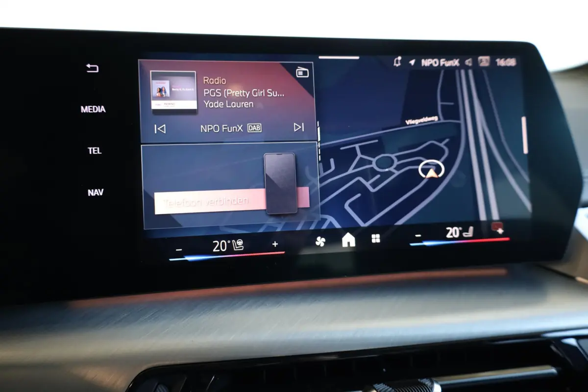 225e xDrive | M Sport Pro | Panoramadak | Head-Up Display | Harman Kardon