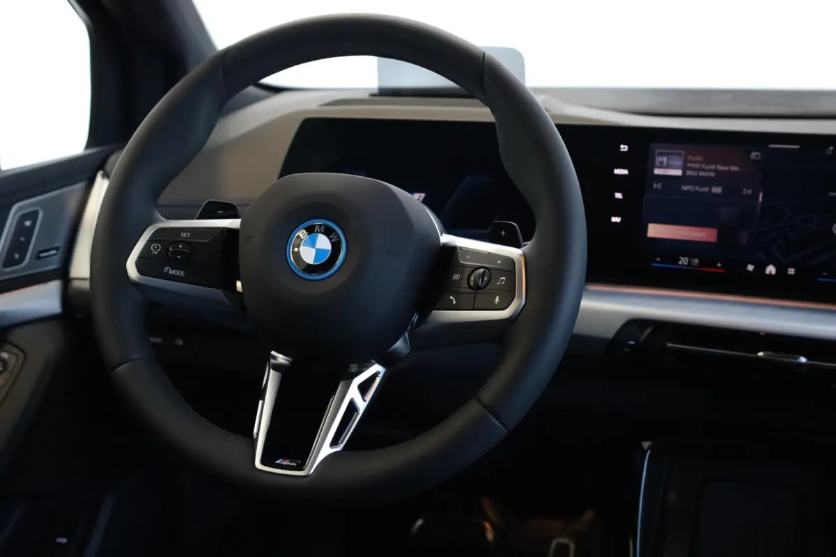 225e xDrive | M Sport Pro | Panoramadak | Head-Up Display | Harman Kardon