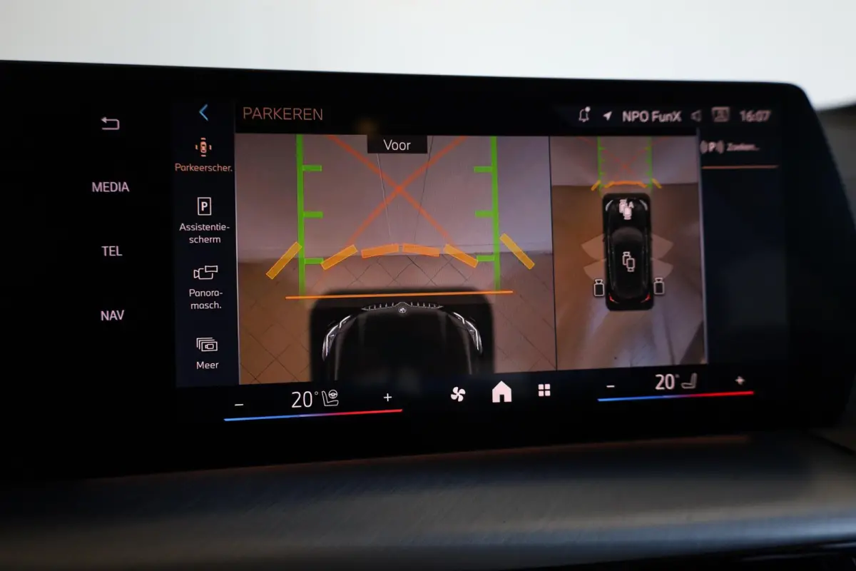 225e xDrive | M Sport Pro | Panoramadak | Head-Up Display | Harman Kardon