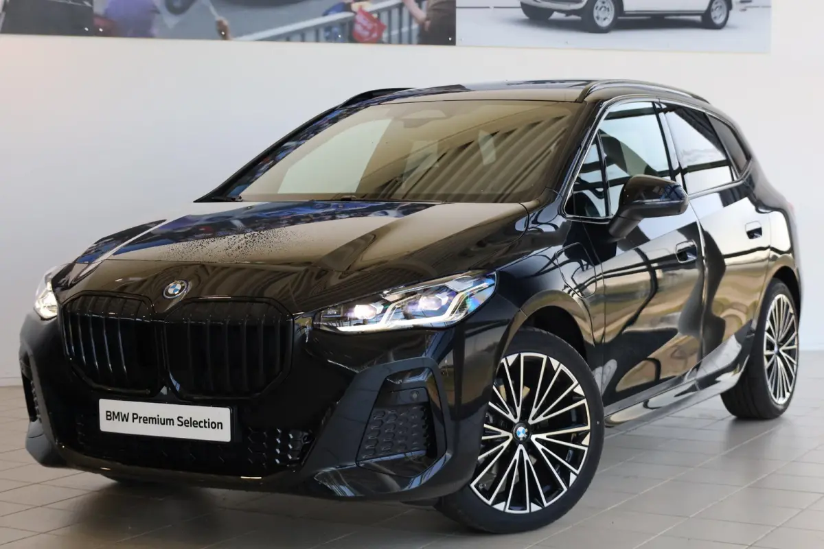 225e xDrive | M Sport Pro | Panoramadak | Head-Up Display | Harman Kardon