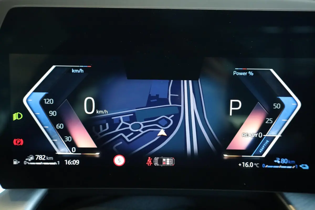 225e xDrive | M Sport Pro | Panoramadak | Head-Up Display | Harman Kardon
