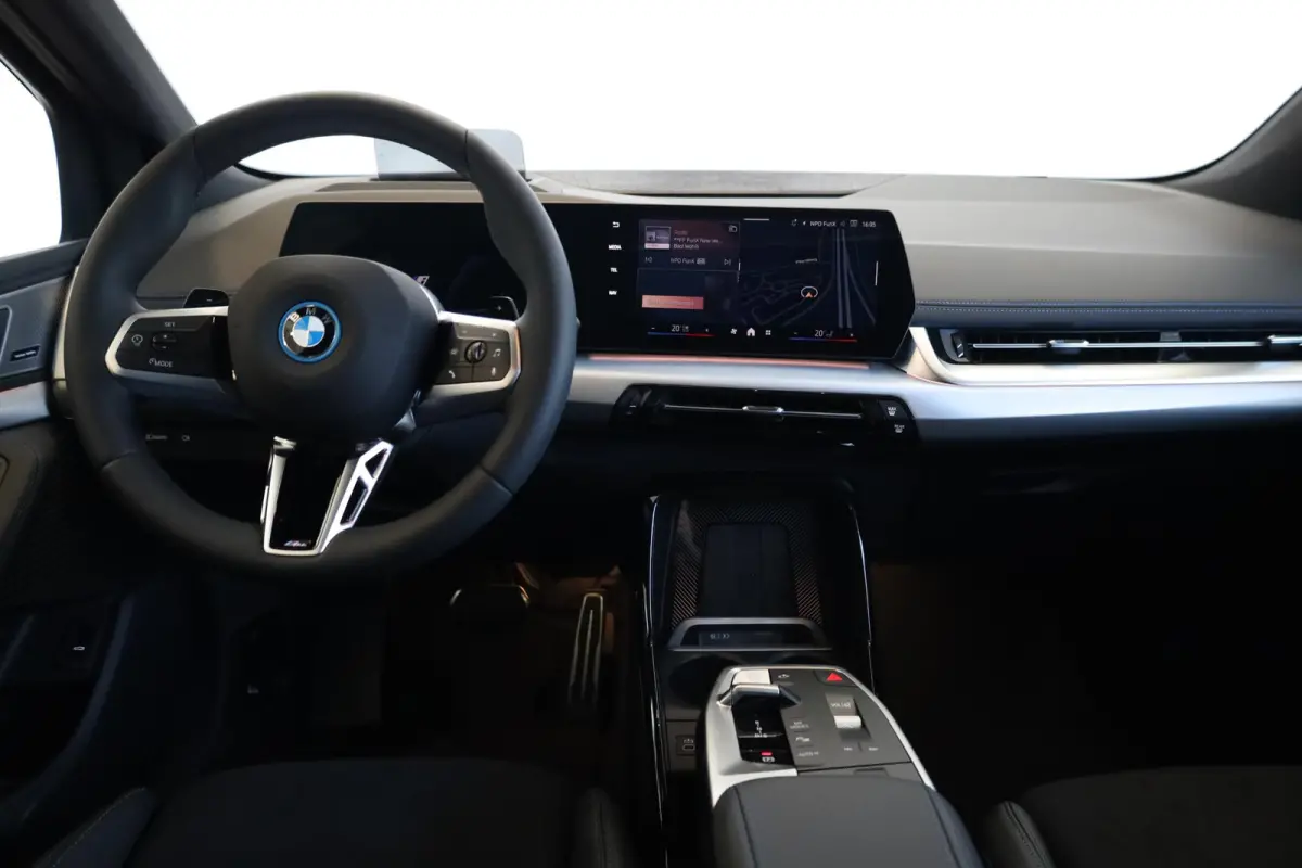 225e xDrive | M Sport Pro | Panoramadak | Head-Up Display | Harman Kardon