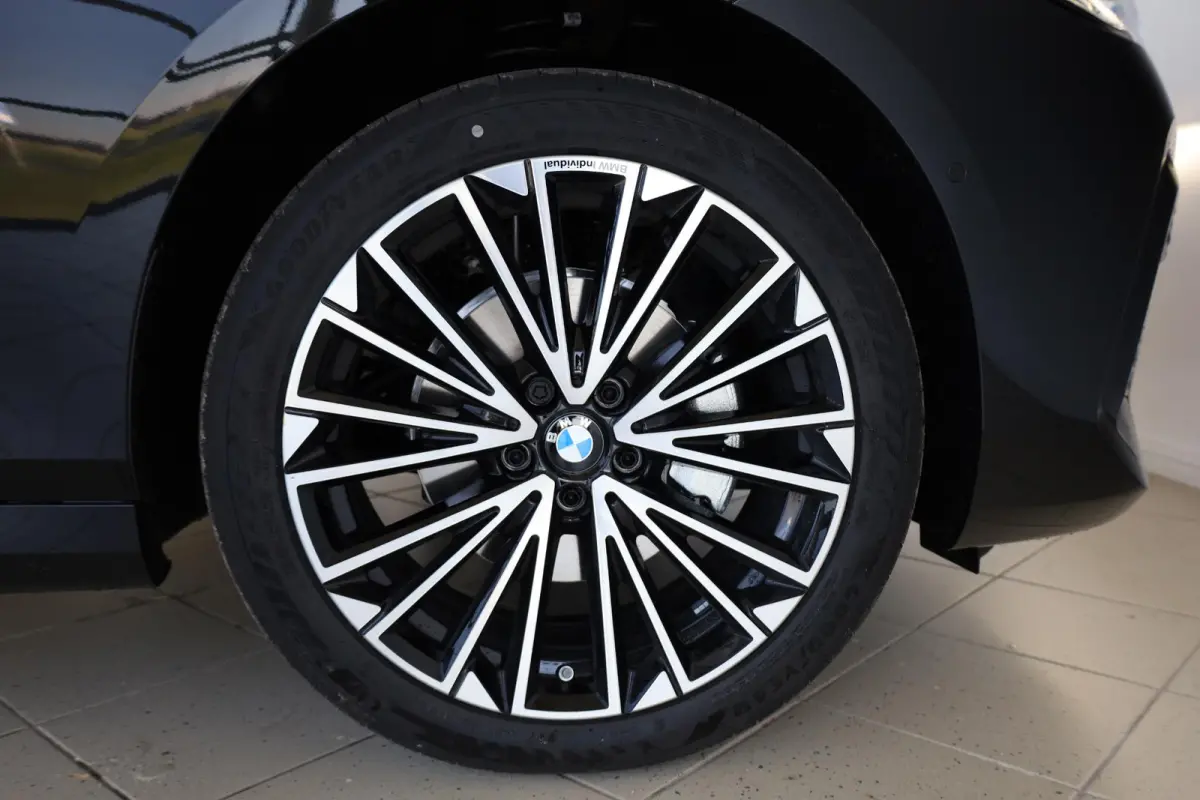 225e xDrive | M Sport Pro | Panoramadak | Head-Up Display | Harman Kardon