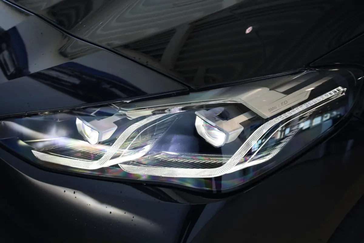 225e xDrive | M Sport Pro | Panoramadak | Head-Up Display | Harman Kardon