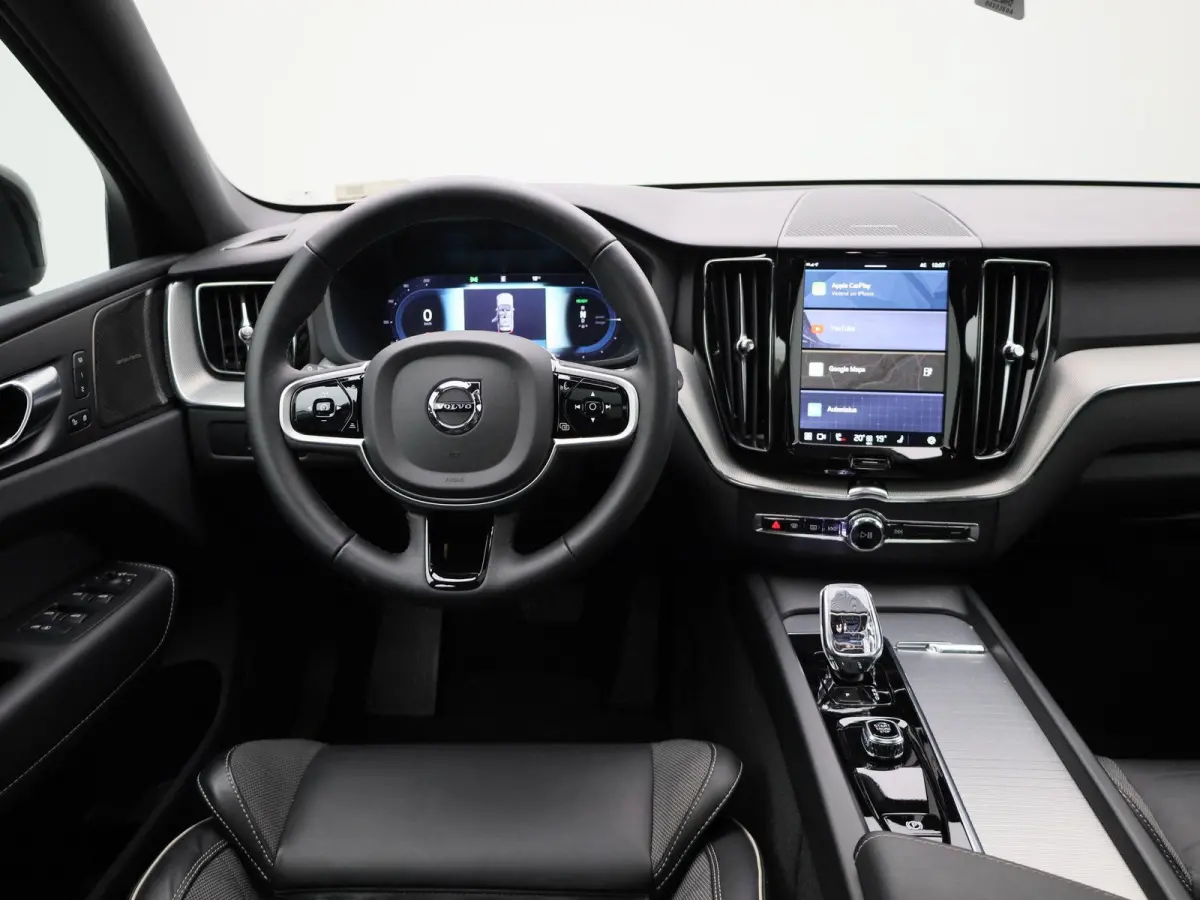 T6 Plug-in hybrid AWD Plus Dark
