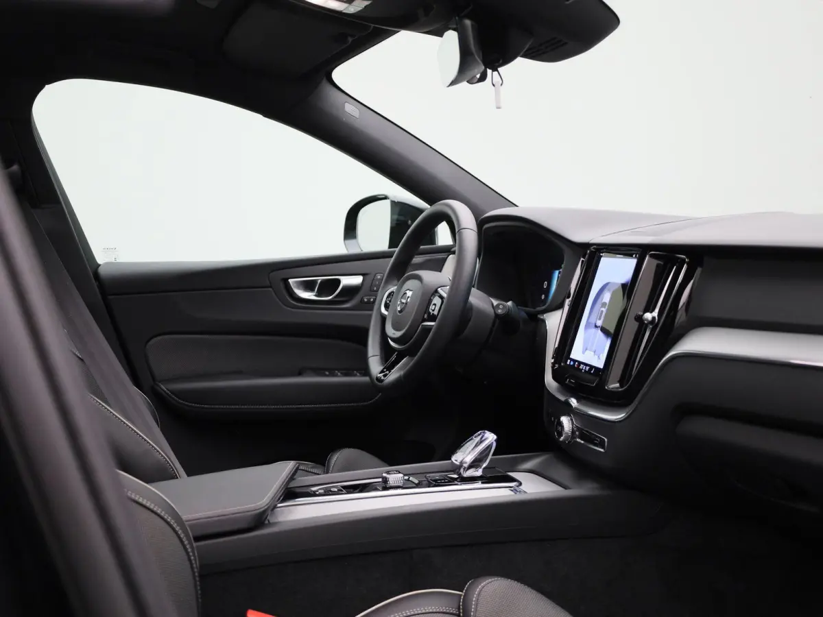 T6 Plug-in hybrid AWD Plus Dark