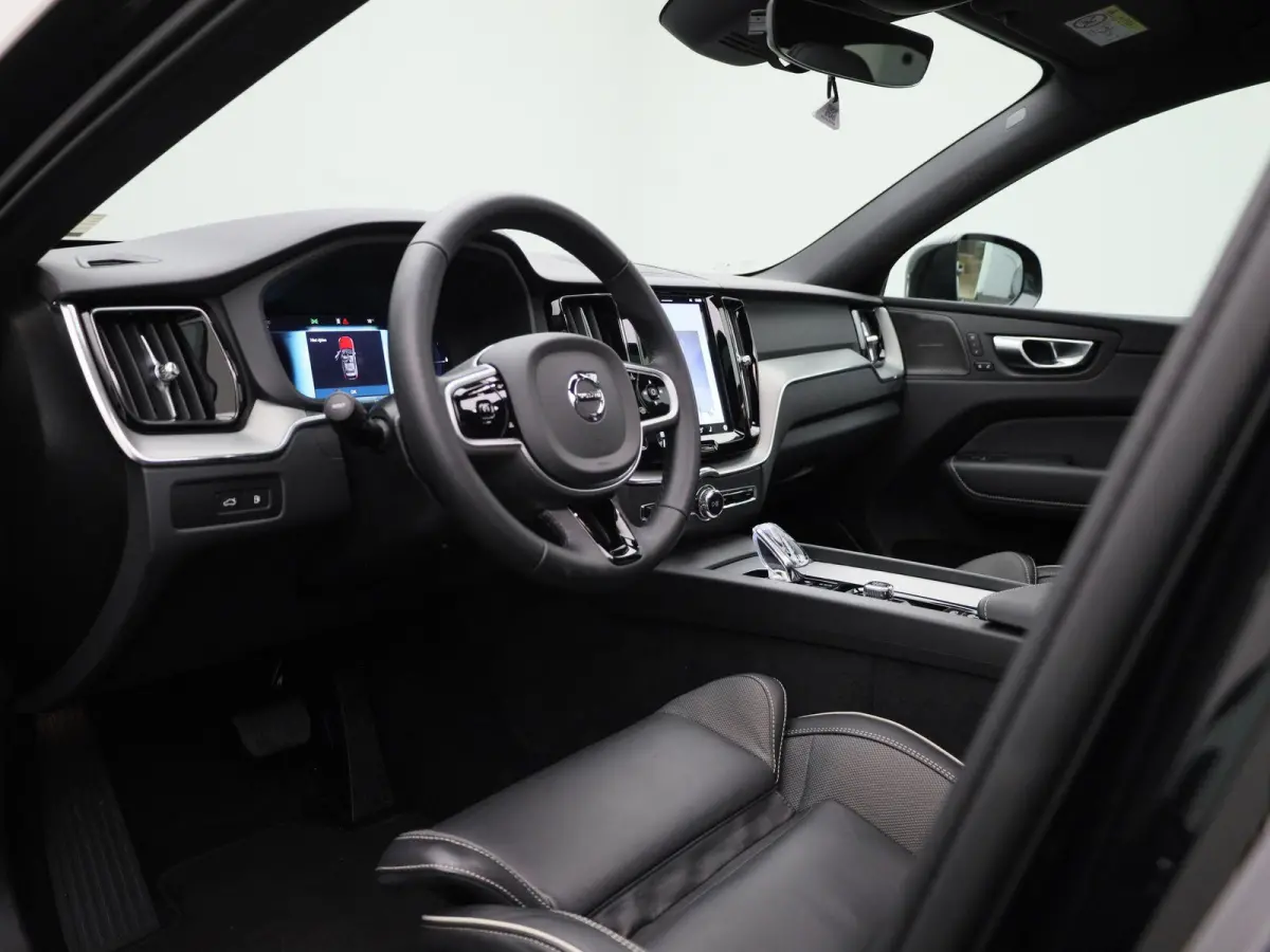 T6 Plug-in hybrid AWD Plus Dark