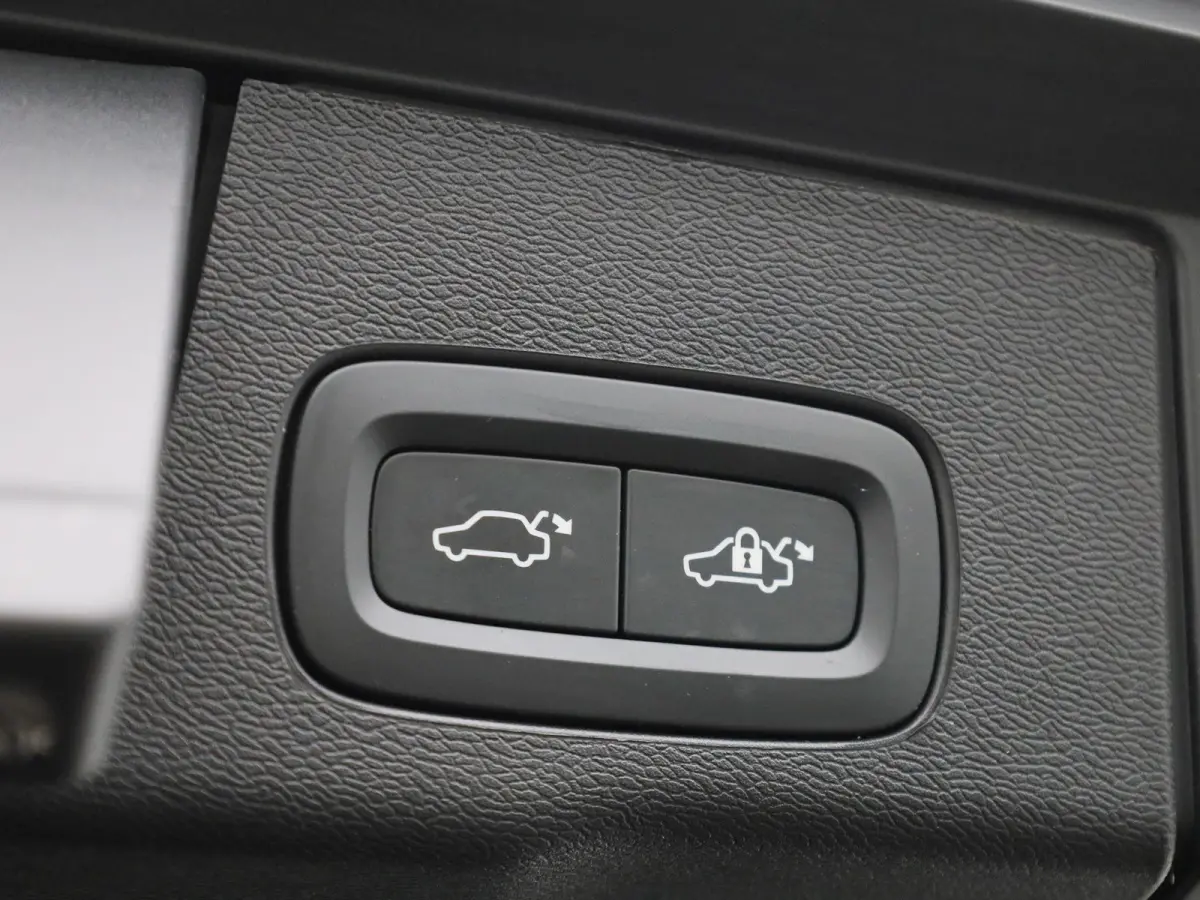 T6 Plug-in hybrid AWD Plus Dark