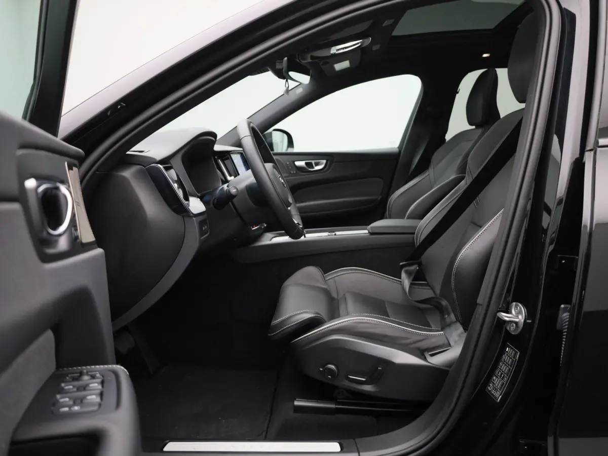 T6 Plug-in hybrid AWD Plus Dark