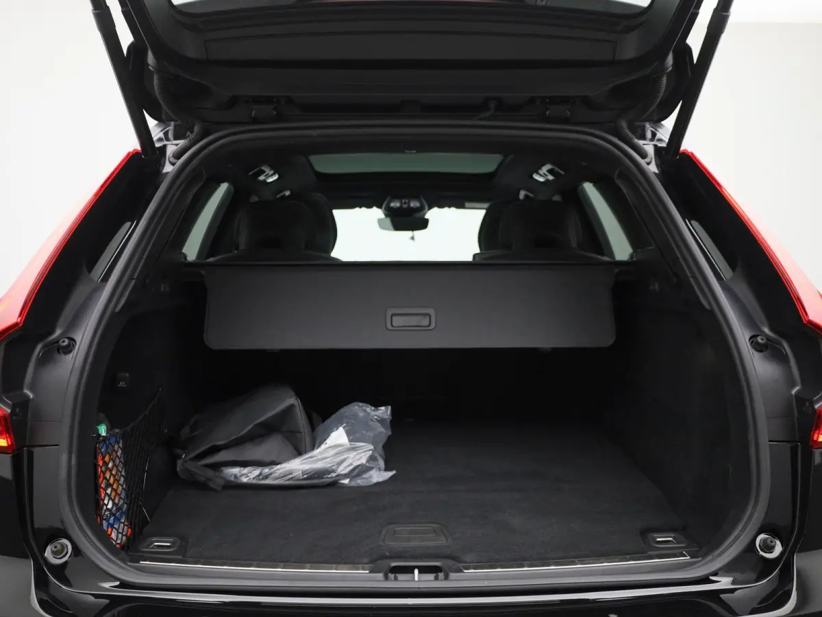 T6 Plug-in hybrid AWD Plus Dark