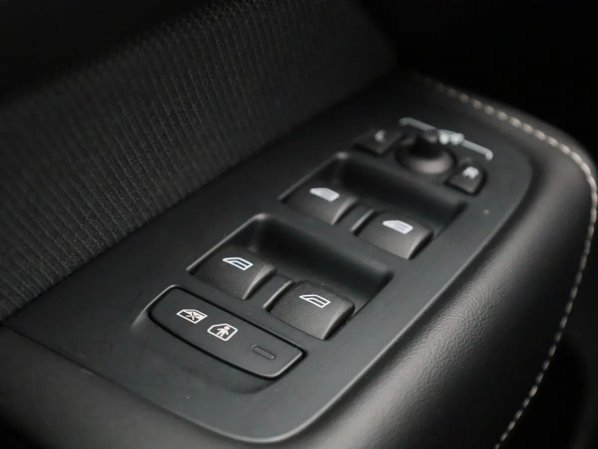 T6 Plug-in hybrid AWD Plus Dark