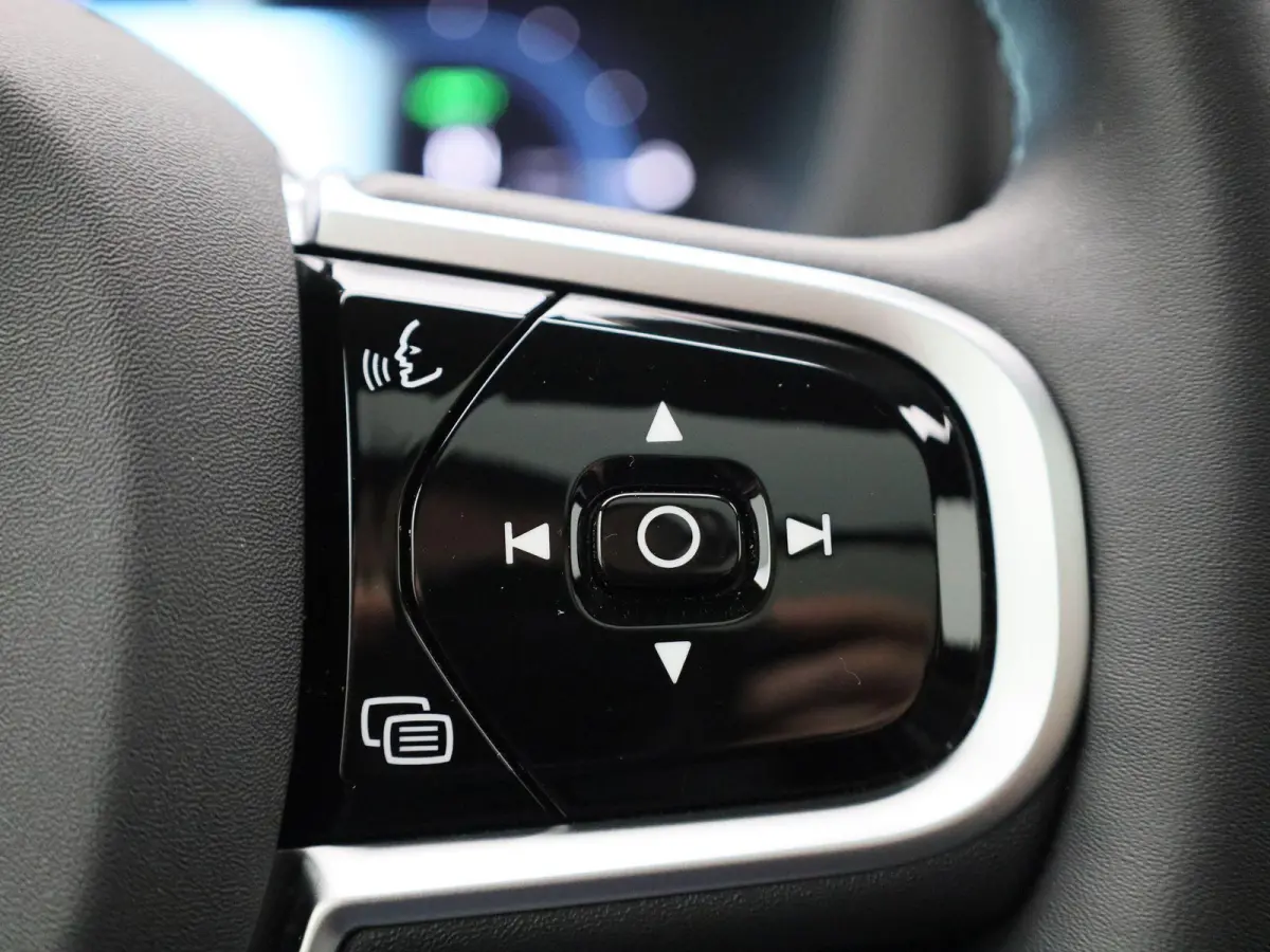 T6 Plug-in hybrid AWD Plus Dark
