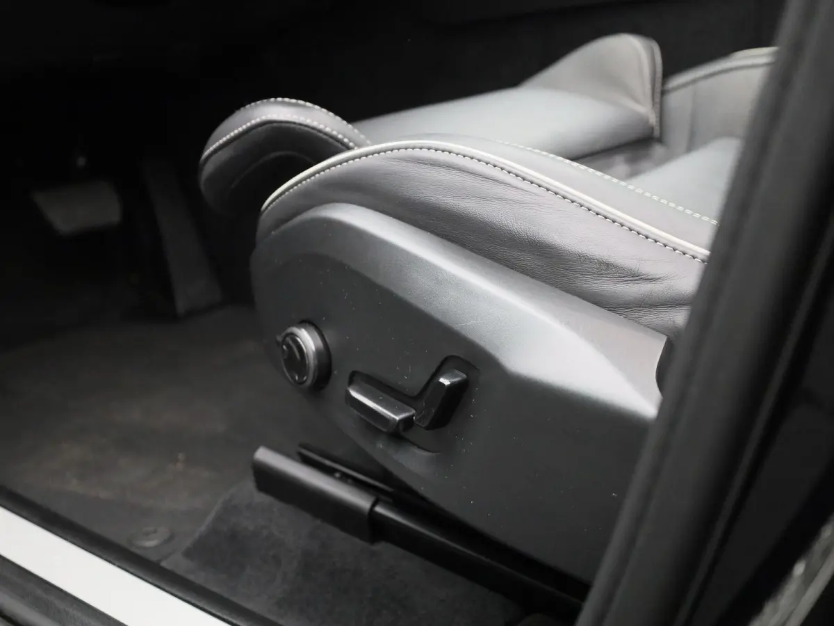T6 Plug-in hybrid AWD Plus Dark