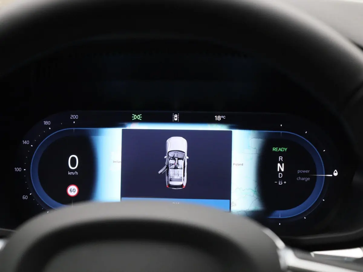 T6 Plug-in hybrid AWD Plus Dark