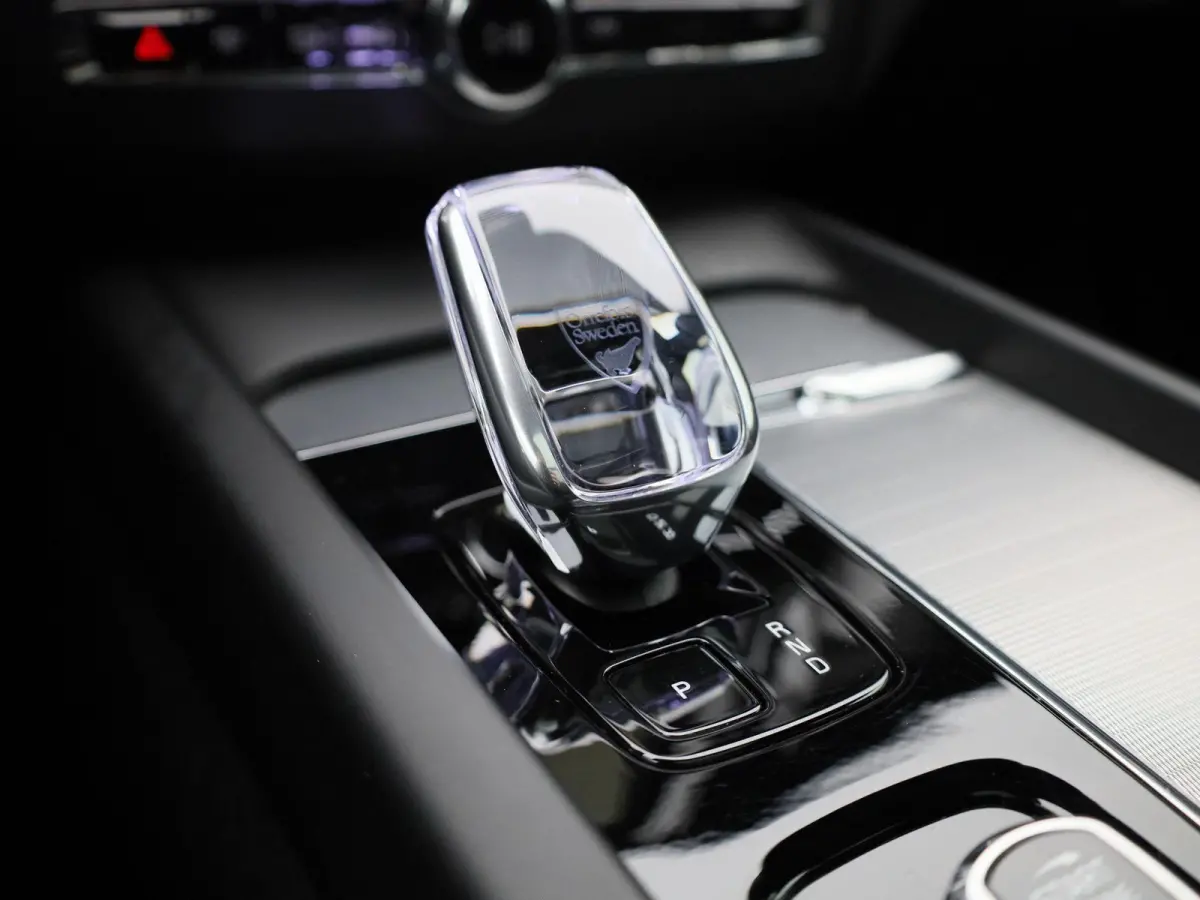 T6 Plug-in hybrid AWD Plus Dark