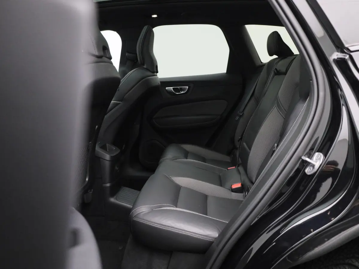 T6 Plug-in hybrid AWD Plus Dark