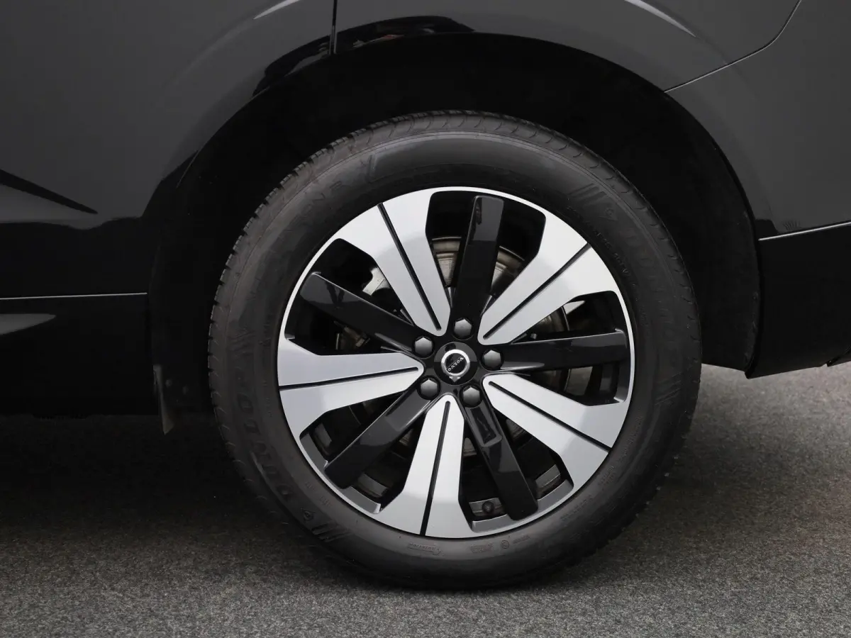 T6 Plug-in hybrid AWD Plus Dark